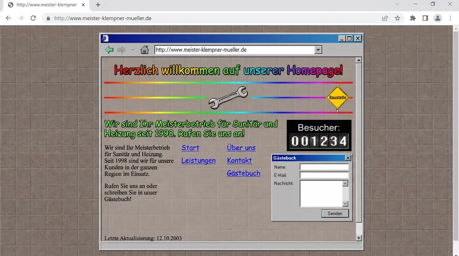 Veraltete Webseite mit bunter Schrift, Besucherzähler und Baustellen-Symbol